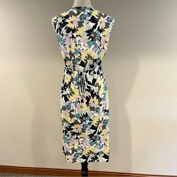 Floral Sleeveless v-neck Dress size medium - Picture 5 of 10